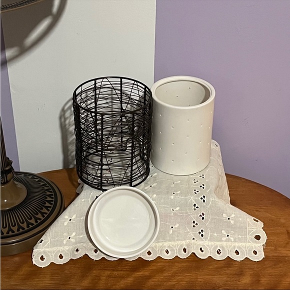 Scentsy 2021 Etched Core Full Size Warmer with Loom Wrap Sleeve - Picture 6 of 8